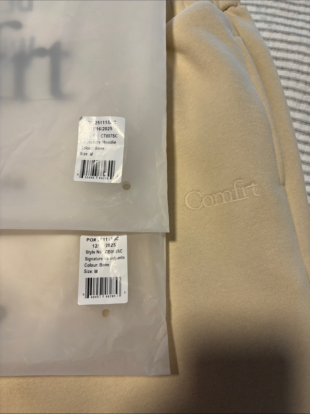 Comfrt Minimalist Set ~ Hoodie and Joggers Size Medium ~ Bone ~ NWT - Picture 15 of 16